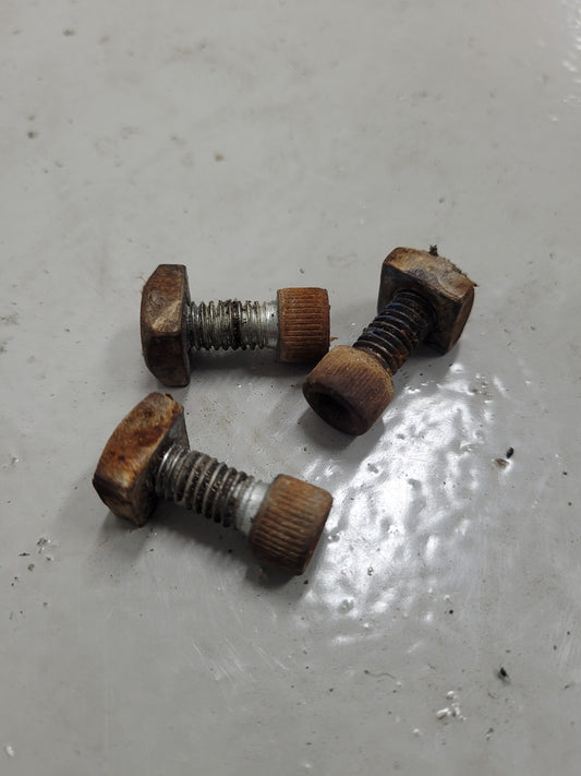 Warn Top Housing Bolt Down kit USED