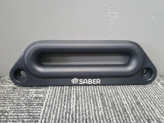 SABER OFFROAD 6061 ALUMINIUM OFFSET FAIRLEAD –  CERAKOTE BLACK