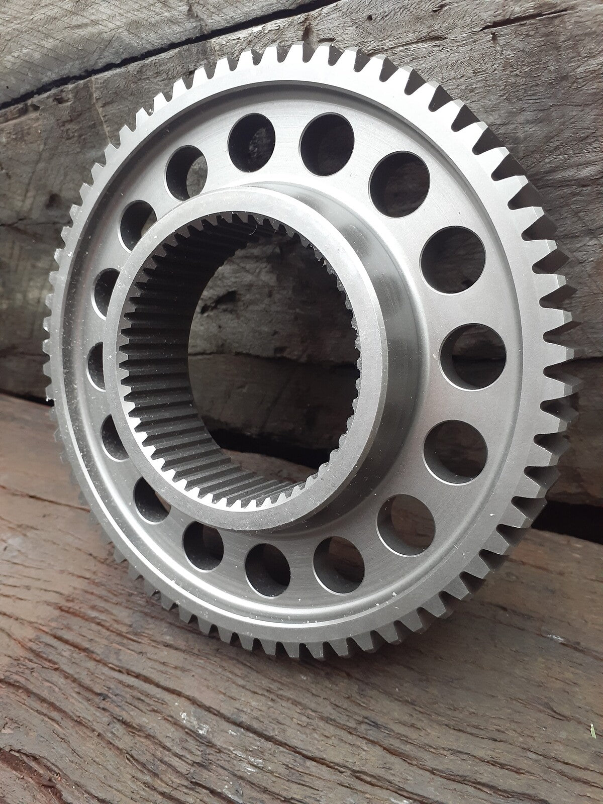 Gigglepin Main Gear